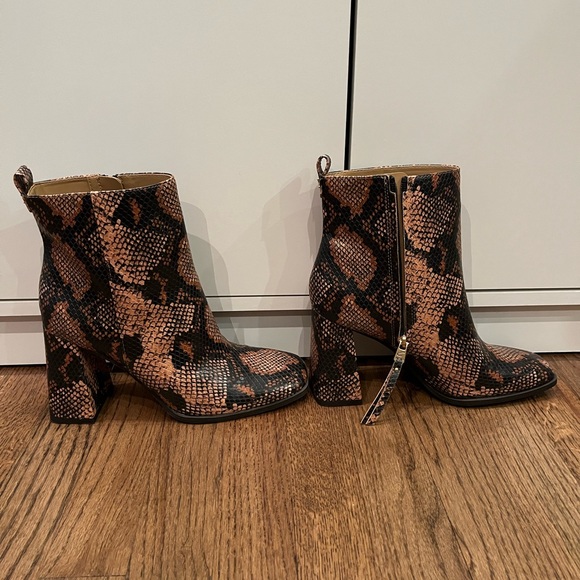 NWOT Circus NY By Sam Edelman Women's Pascha Ankle Boot Light Brown Snake Print - Picture 3 of 8